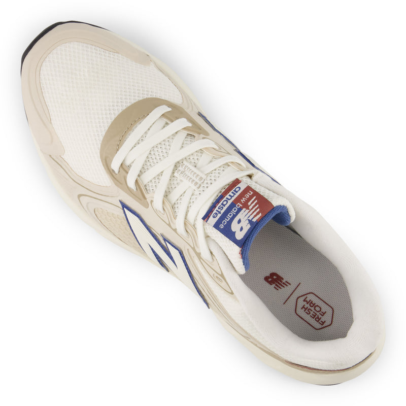 Men's White Amaste Running Shoes