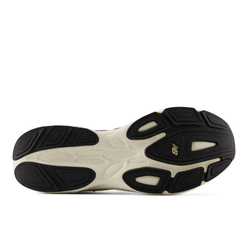 Men's White Amaste Running Shoes