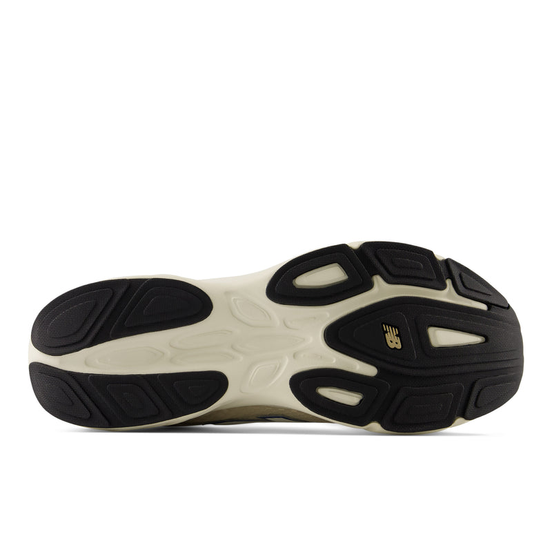 Men's White Amaste Running Shoes