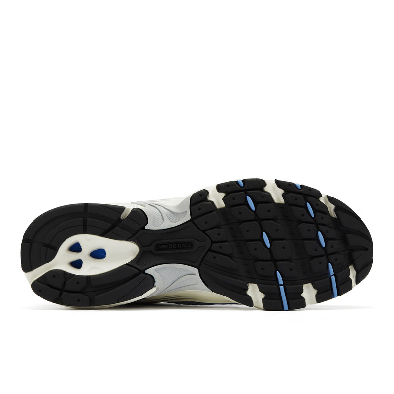 Unisex White 530 Sneakers